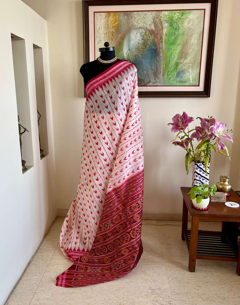 JAGRUTI- KHANDUA SILK SAREE WITH CHEVRON BODY & STUNNING MOTIFS IN AANCHAL