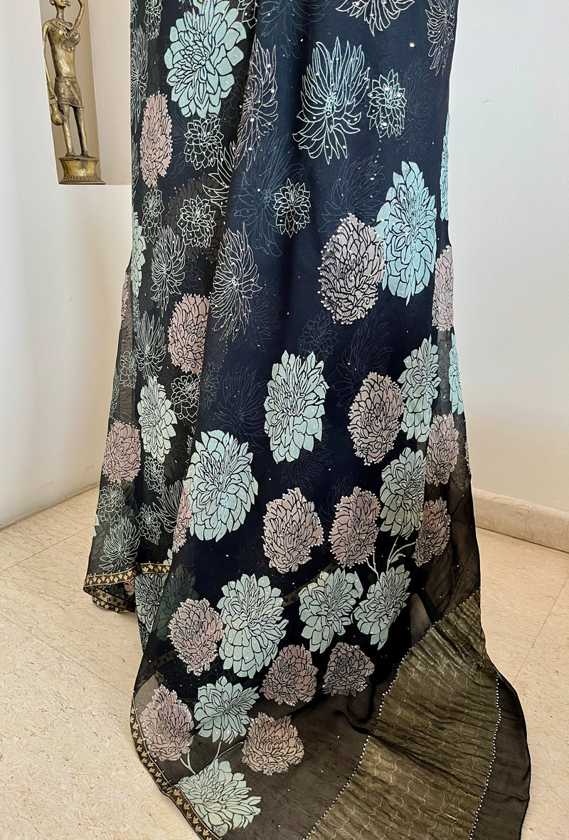 AREEBA – BLACK PURE CHIFFON WITH FLORAL MUKAISH AND ZARI DETAILING