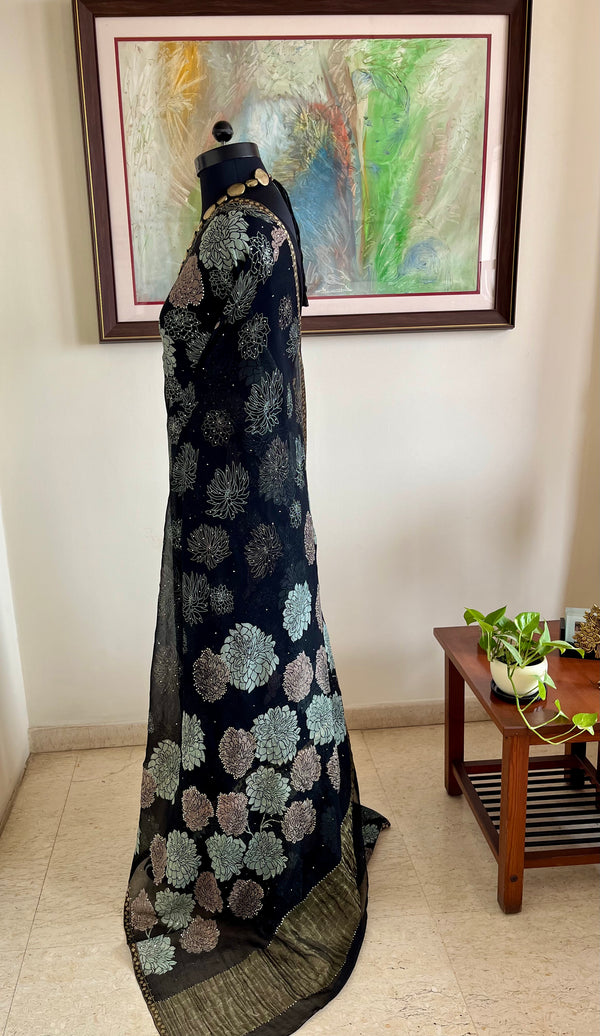 AREEBA – BLACK PURE CHIFFON WITH FLORAL MUKAISH AND ZARI DETAILING