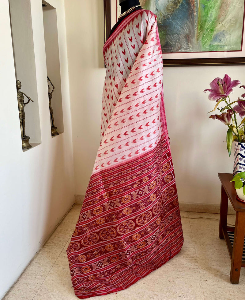 JAGRUTI- KHANDUA SILK SAREE WITH CHEVRON BODY & STUNNING MOTIFS IN AANCHAL