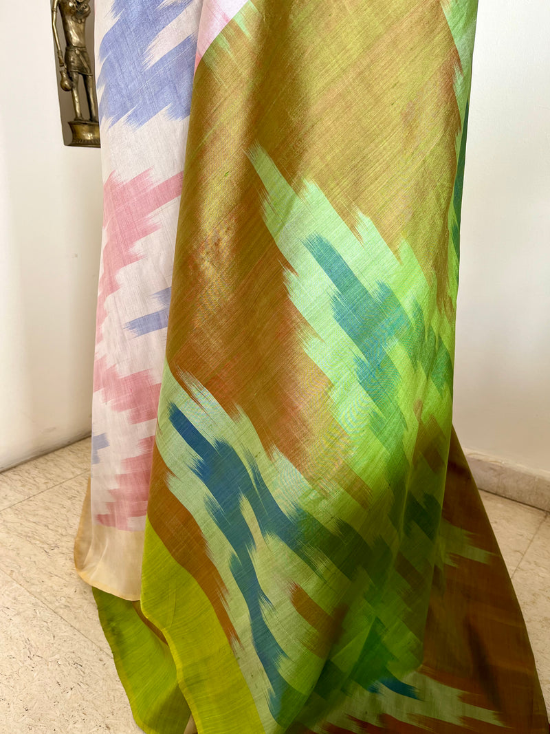 CHAHANA – NEVER WORN OFF-WHITE POCHAMPALLY WITH CHEVRON AND TEMPLE AANCHAL