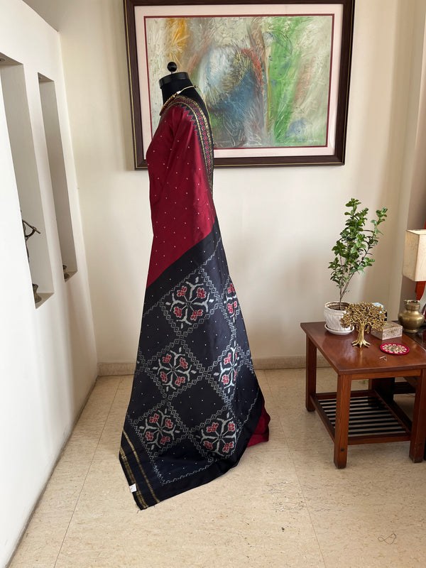LEKISHA – MAROON POCHAMPALLY WITH BLACK FLORAL GRID AANCHAL