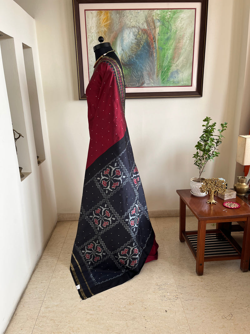 LEKISHA – MAROON POCHAMPALLY WITH BLACK FLORAL GRID AANCHAL