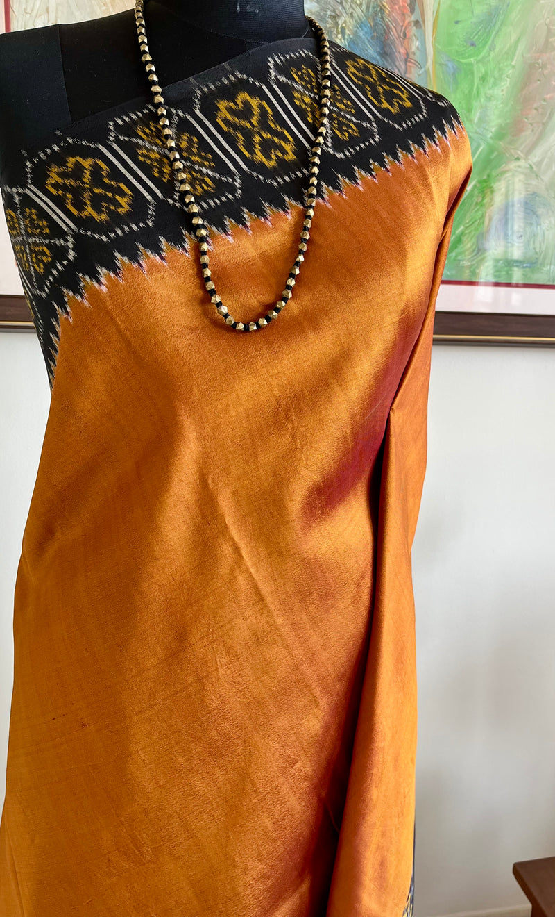 SUBIRA – RUST BROWN POCHAMPALLY SILK WITH HEXAGONAL MOTIFS