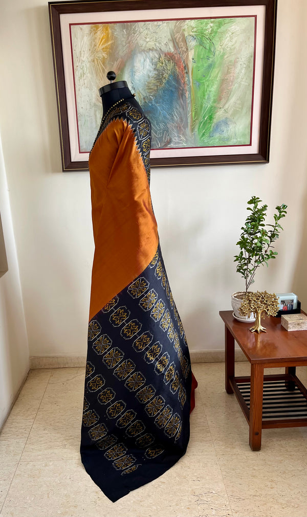 SUBIRA – RUST BROWN POCHAMPALLY SILK WITH HEXAGONAL MOTIFS