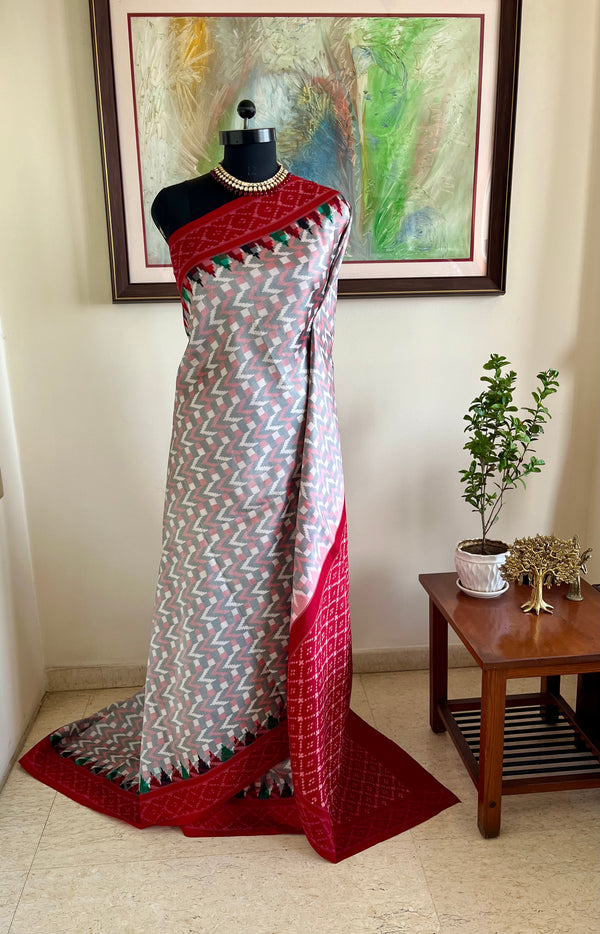 ISHANVI – GREY PUTAPAKKA IKKAT WITH DIAMOND AND TEMPLE DETAILS