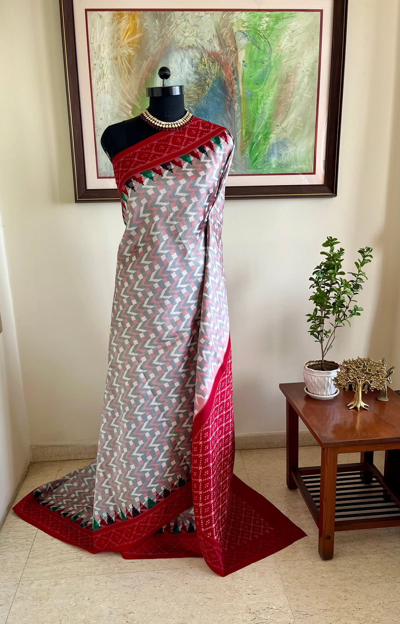 ISHANVI – GREY PUTAPAKKA IKKAT WITH DIAMOND AND TEMPLE DETAILS