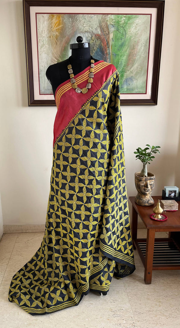 RUPKATHA - ELEGANT KANTHA STITCH IN FLORAL MOTIFS WITH CONTRAST