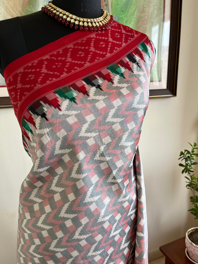ISHANVI – GREY PUTAPAKKA IKKAT WITH DIAMOND AND TEMPLE DETAILS