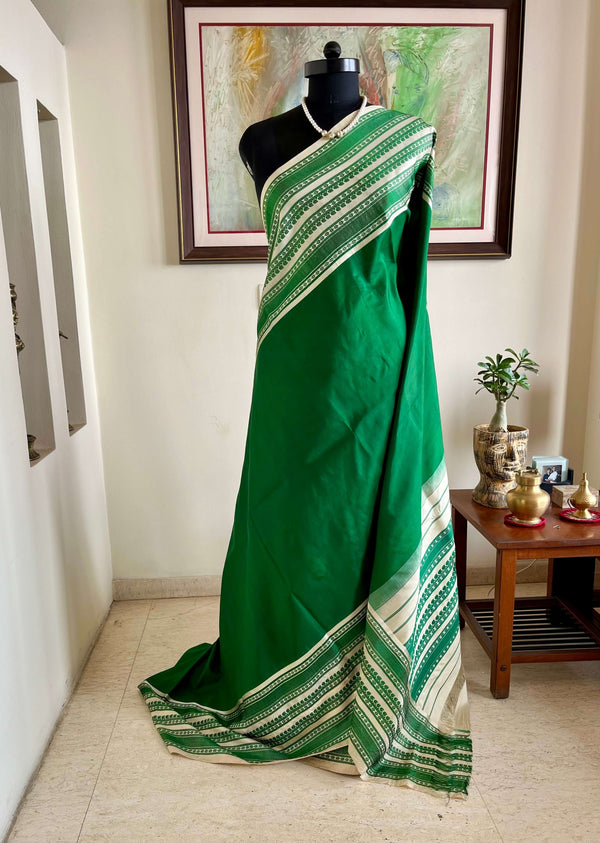 KALAA- ELEGANT GREEN KANJIVARAM WITH FLORAL AND PAISLEY BORDERS