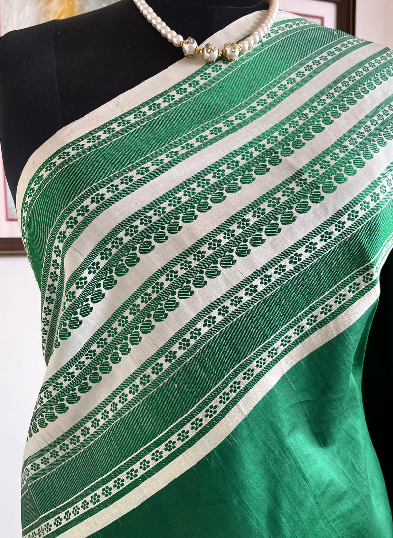 KALAA- ELEGANT GREEN KANJIVARAM WITH FLORAL AND PAISLEY BORDERS