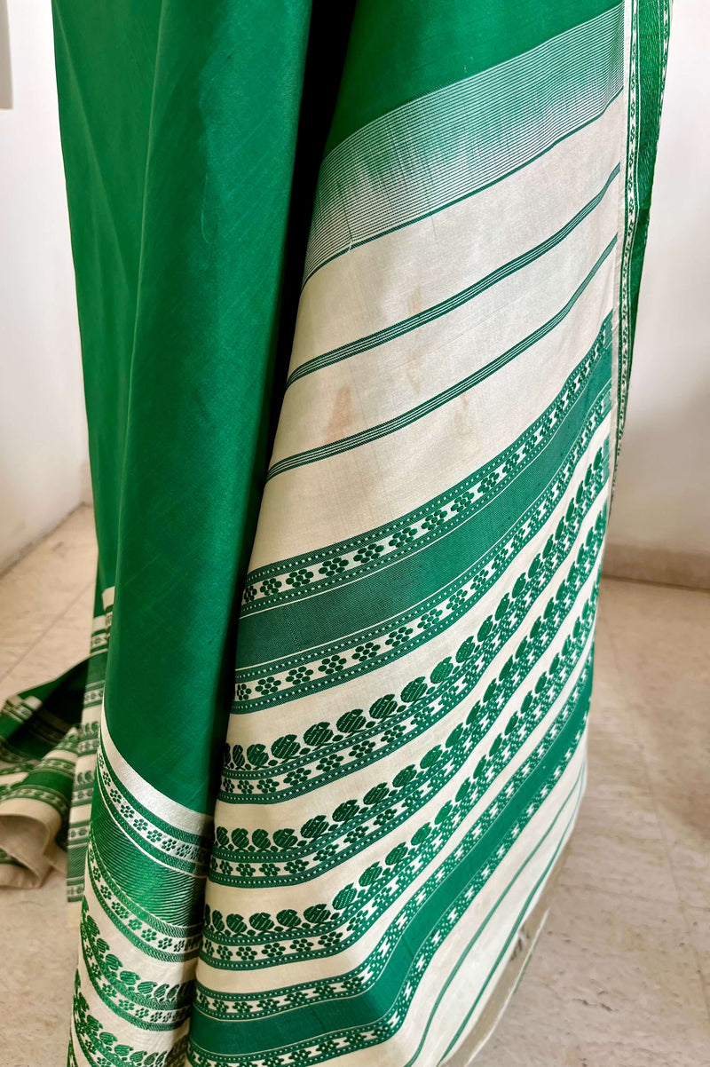 KALAA- ELEGANT GREEN KANJIVARAM WITH FLORAL AND PAISLEY BORDERS