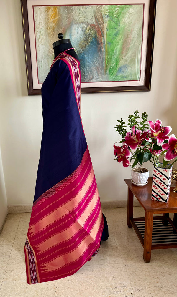 PADMAGINI – NAVY KORVAI KANJIVARAM WITH IKKAT ZARI BORDER