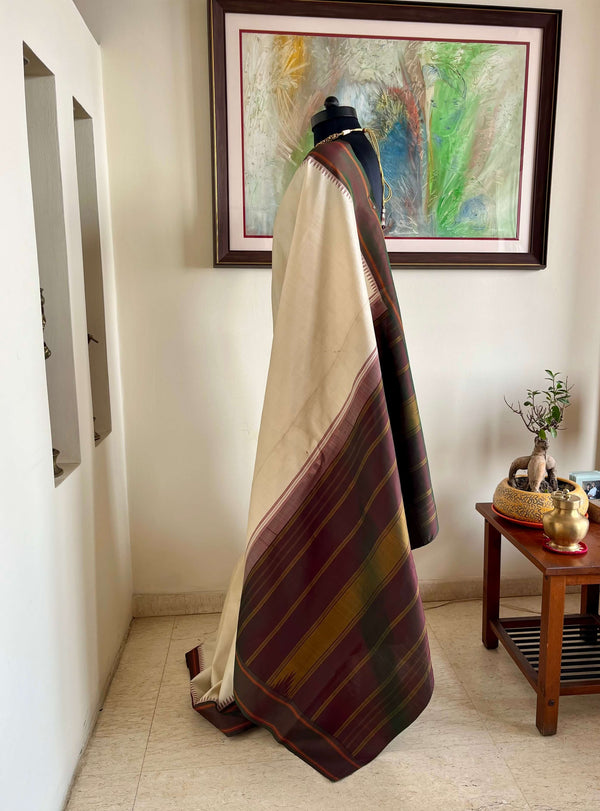 SIVAPRIYA - VINTAGE ELEGANT OFF-WHITE SILK KANJIVARAM SAREE WITH GOLDEN BORDER