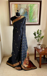 MANJIMA- BLACK PAITHANI WITH ZARI PAISLEYS AND MOR KUNDA AANCHAL