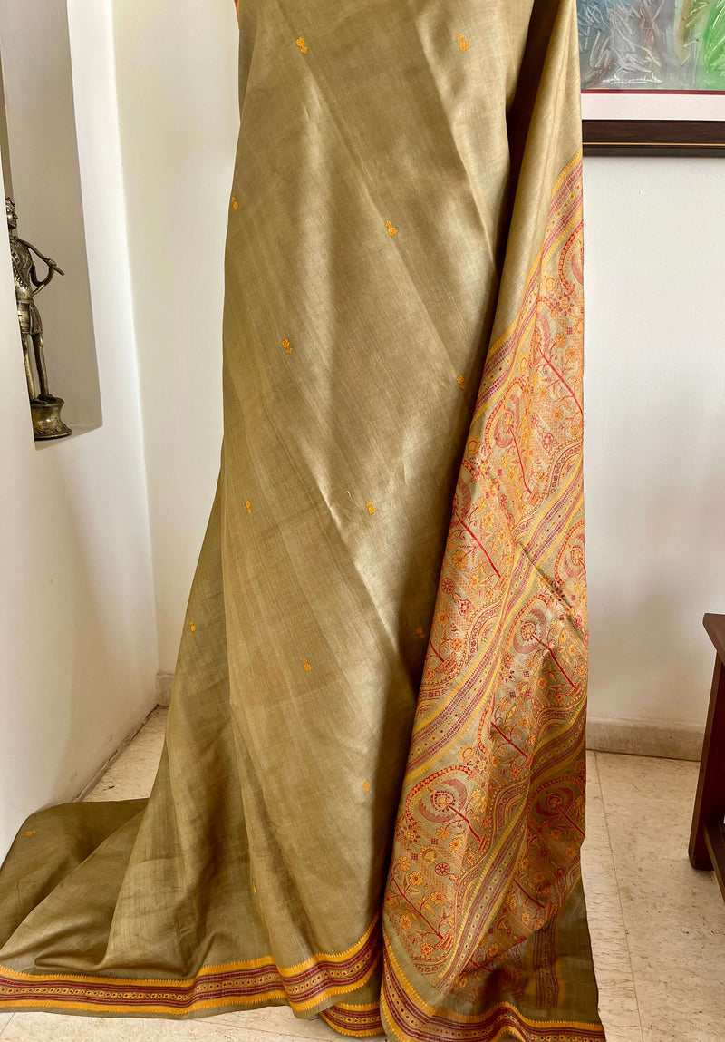 TISHYA - BEIGE BANARASI TUSSAR SAREE WITH INTRICATE FLORAL PATTERNS