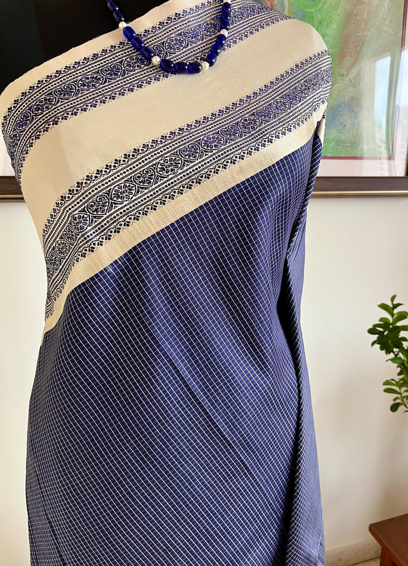 MANJULAI – BLUE AND OFF-WHITE KATTAM KANJIVARAM WITH FLORAL BORDERS