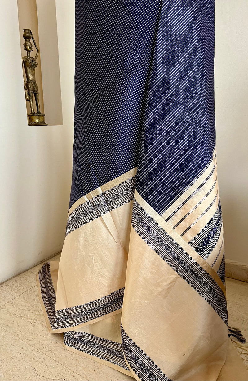 MANJULAI – BLUE AND OFF-WHITE KATTAM KANJIVARAM WITH FLORAL BORDERS