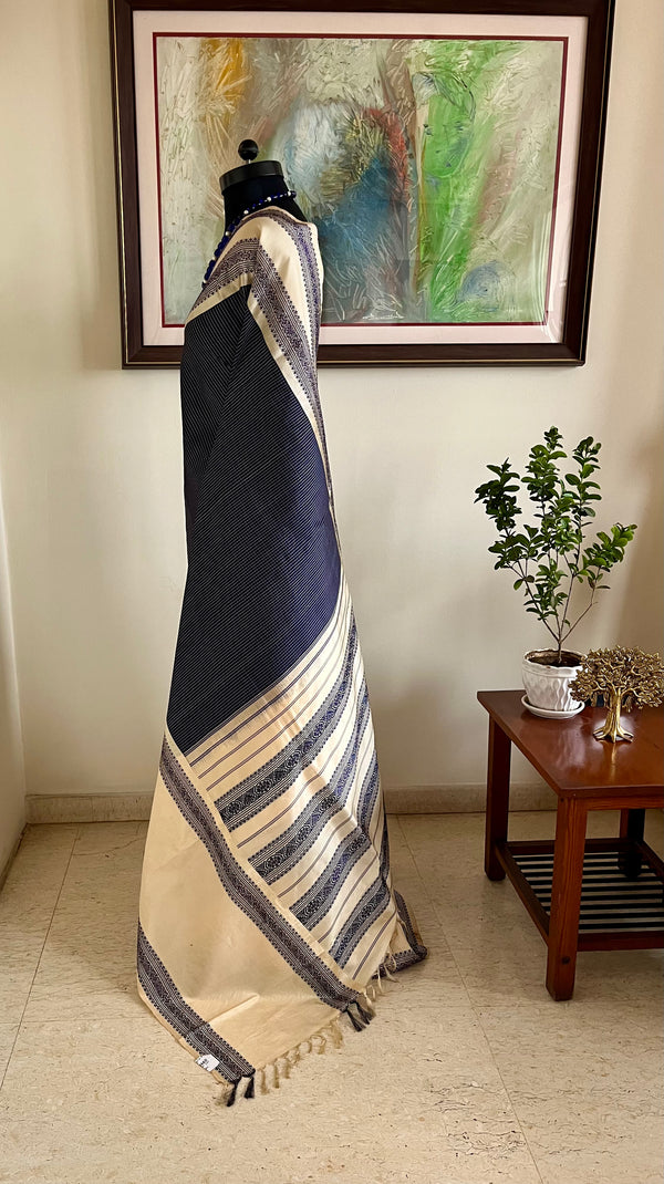 MANJULAI – BLUE AND OFF-WHITE KATTAM KANJIVARAM WITH FLORAL BORDERS