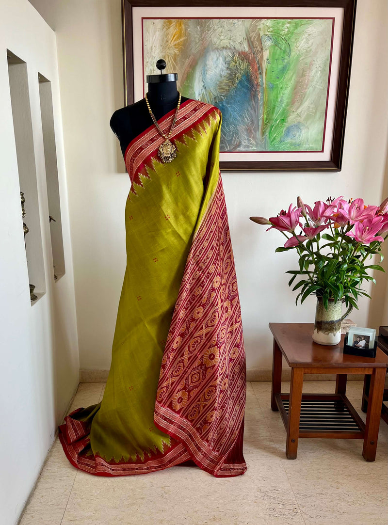 LIPISHREE- MEHENDI GREEN AND MAROON KHANDUA, TIMELESS ELEGANCE