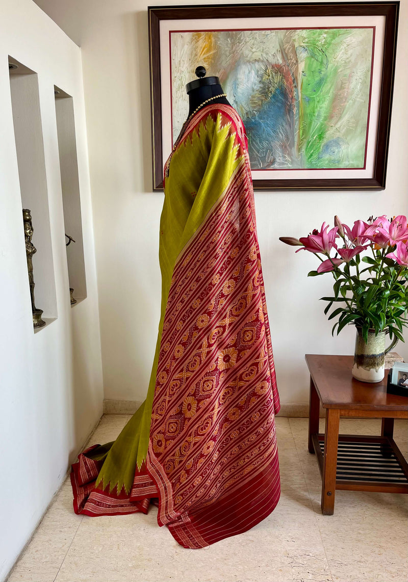 LIPISHREE- MEHENDI GREEN AND MAROON KHANDUA, TIMELESS ELEGANCE