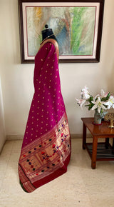 MANUSHI – MAGENTA PINK PAITHANI WITH NARALI BORDER AND MOR KUNDA AANCHAL