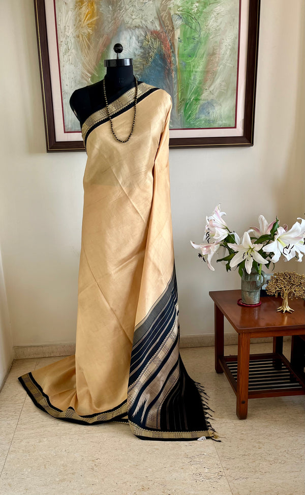 MENA – CREAM AND BLACK KORVAI WITH THAZHAMPOO MOTIFS