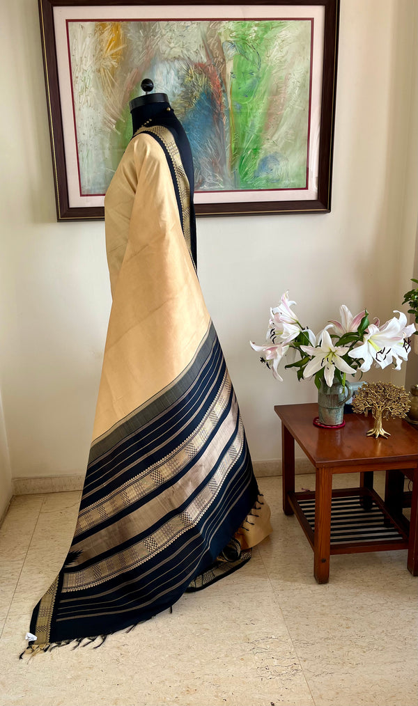 MENA – CREAM AND BLACK KORVAI WITH THAZHAMPOO MOTIFS