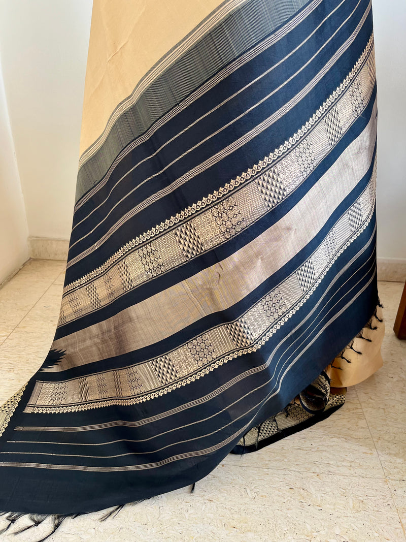 MENA – CREAM AND BLACK KORVAI WITH THAZHAMPOO MOTIFS