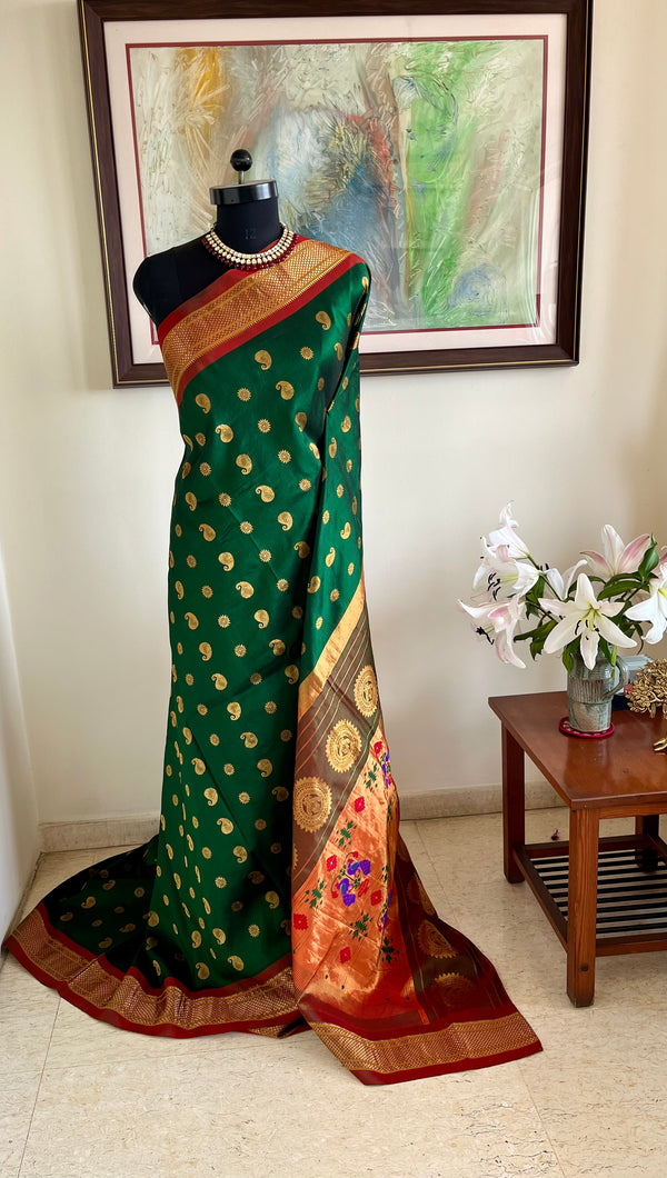 MILANIKA – GREEN PAITHANI WITH BANGDI MOR, MOR KUNDA AND NARALI BORDER