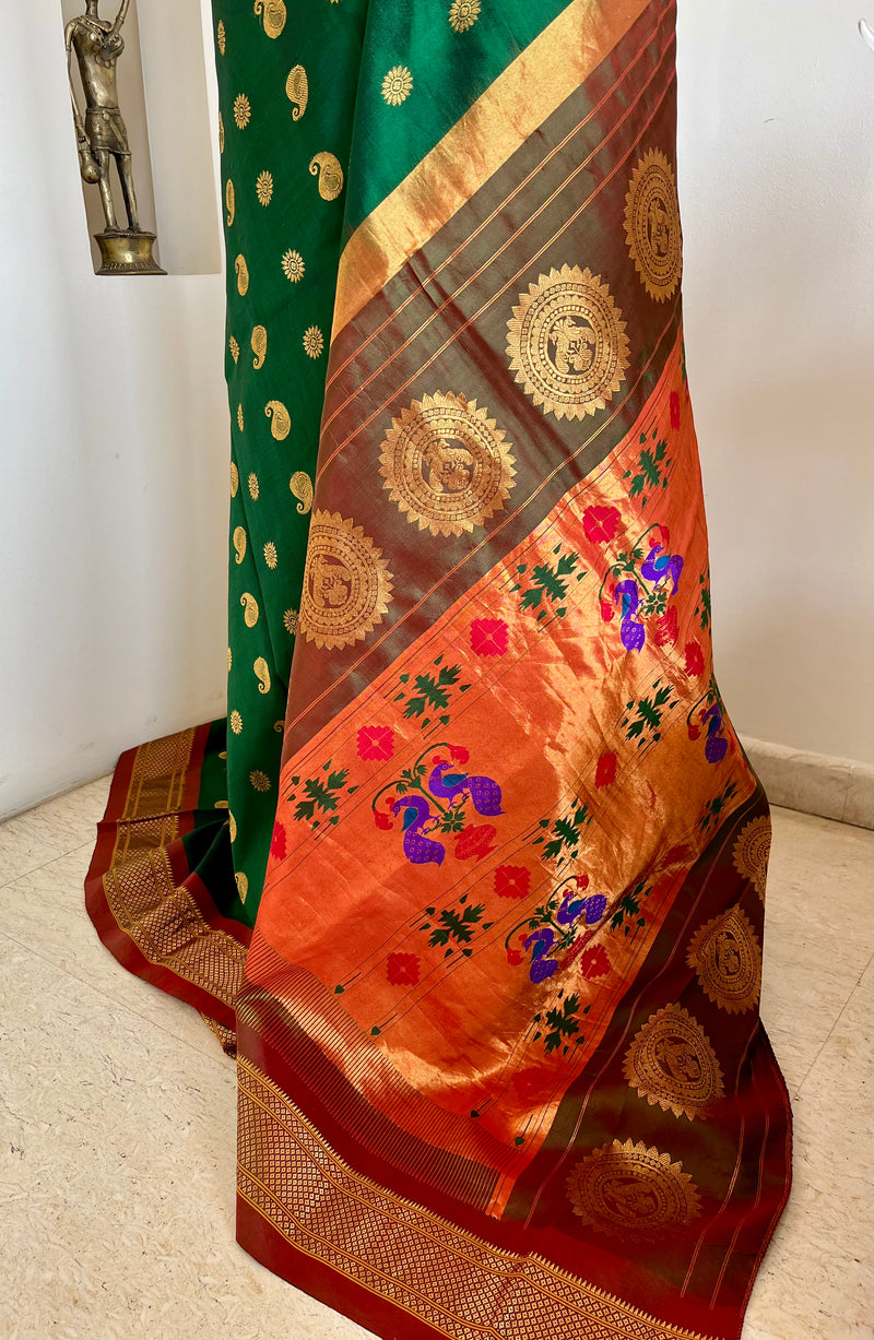 MILANIKA – GREEN PAITHANI WITH BANGDI MOR, MOR KUNDA AND NARALI BORDER