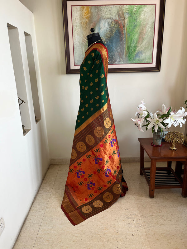 MILANIKA – GREEN PAITHANI WITH BANGDI MOR, MOR KUNDA AND NARALI BORDER