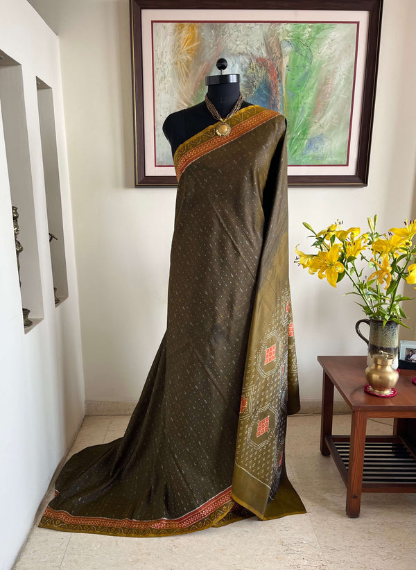 GHANAVI - OLIVE GREEN POCHAMPALLY WITH RUST RED IKAT AANCHAL MOTIFS