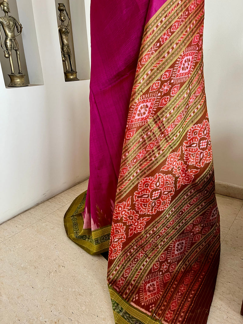 PUSPANJALI- MAGENTA PINK KHANDUA WITH TEMPLE BORDERS AND FLORAL BANDHA AANCHAL