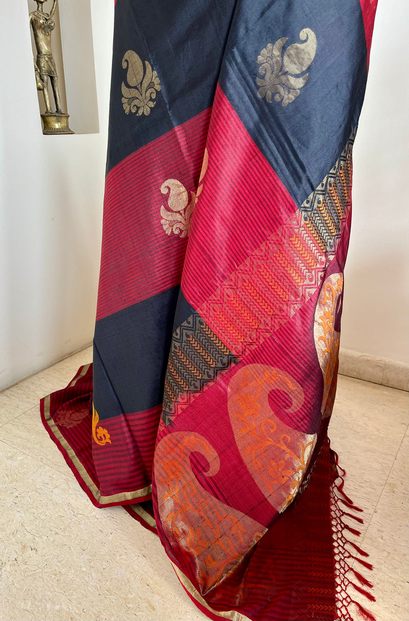 CHAYANA- MAROON AND BLACK BANARASI SAREE WITH PAISLEY AND CHEVRON MOTIFS