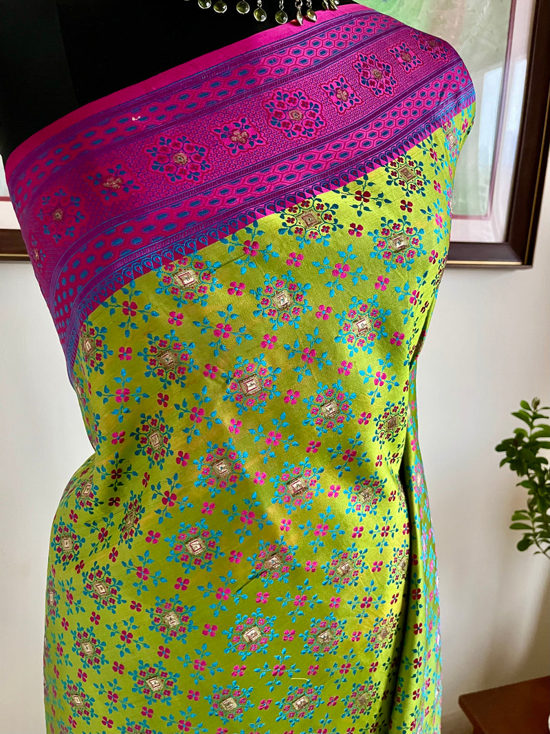SHIVANGI – GREEN TANCHOI BANARASI WITH FLORALS AND ZARI DIAMONDS