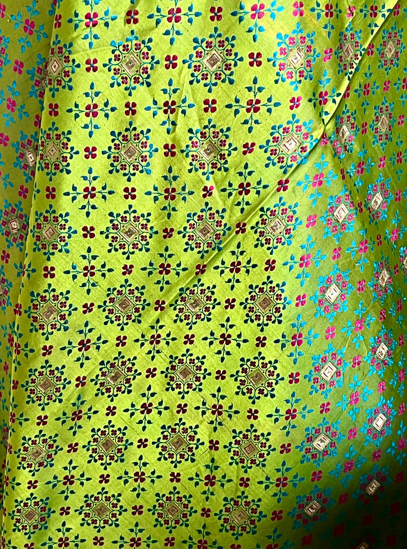 SHIVANGI – GREEN TANCHOI BANARASI WITH FLORALS AND ZARI DIAMONDS