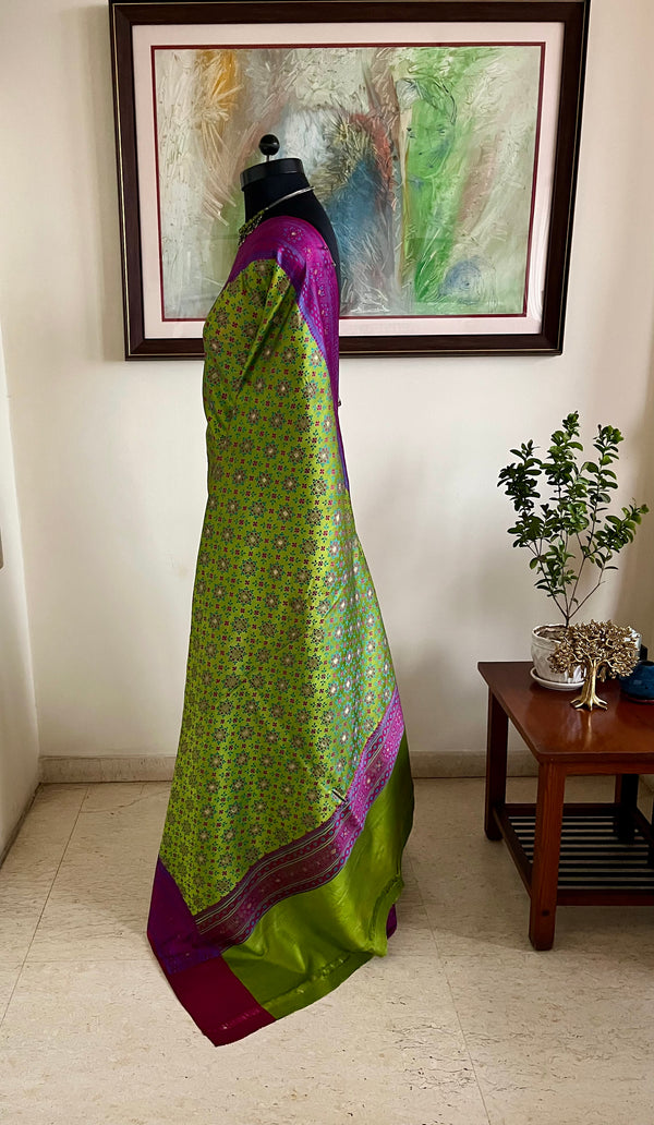 SHIVANGI – GREEN TANCHOI BANARASI WITH FLORALS AND ZARI DIAMONDS