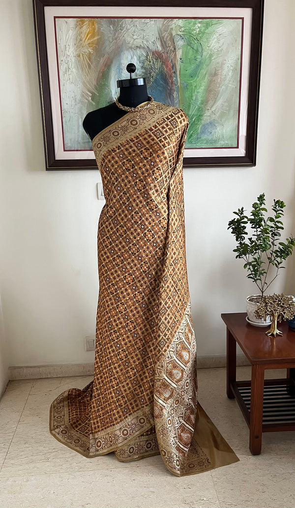 KESARIKA – A RARE VINTAGE BANARASI IN TIMELESS ELEGANCE