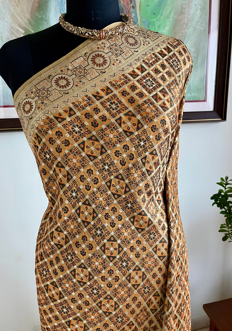 KESARIKA – A RARE VINTAGE BANARASI IN TIMELESS ELEGANCE