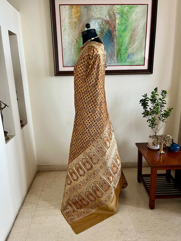 KESARIKA – A RARE VINTAGE BANARASI IN TIMELESS ELEGANCE