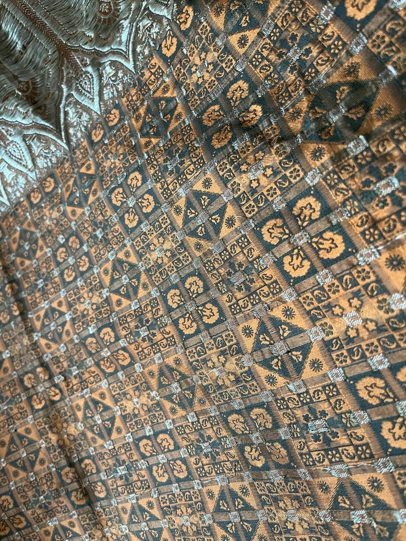 KESARIKA – A RARE VINTAGE BANARASI IN TIMELESS ELEGANCE