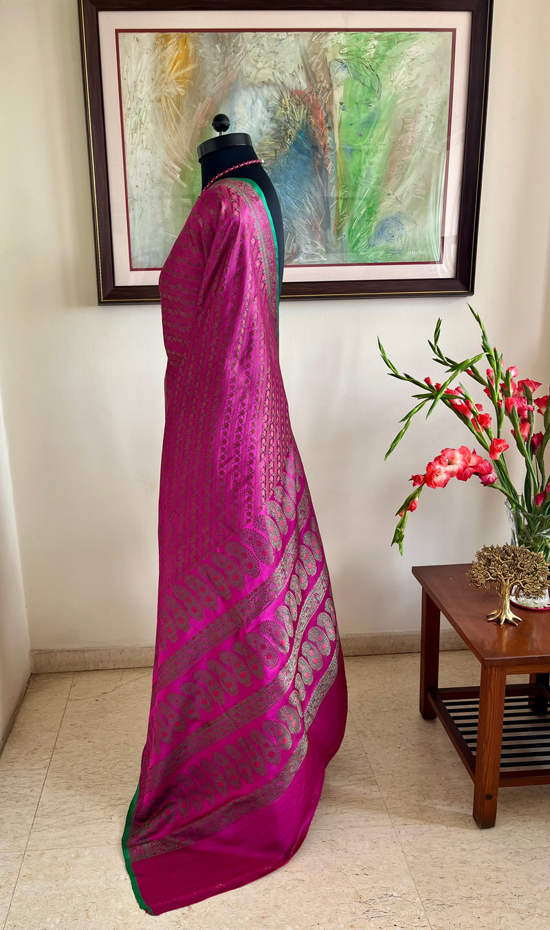 TAHIRA – MAGENTA TANCHOI BANARASI WITH DIAGONAL FLORALS AND PAISLEY AANCHAL