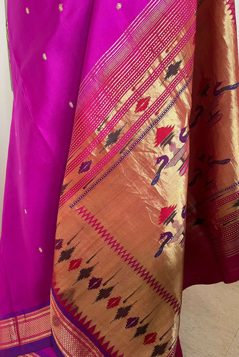 DEVATI- MAGENTA PAITHANI WITH NARALI BORDER AND MOR KUNDA AANCHAL