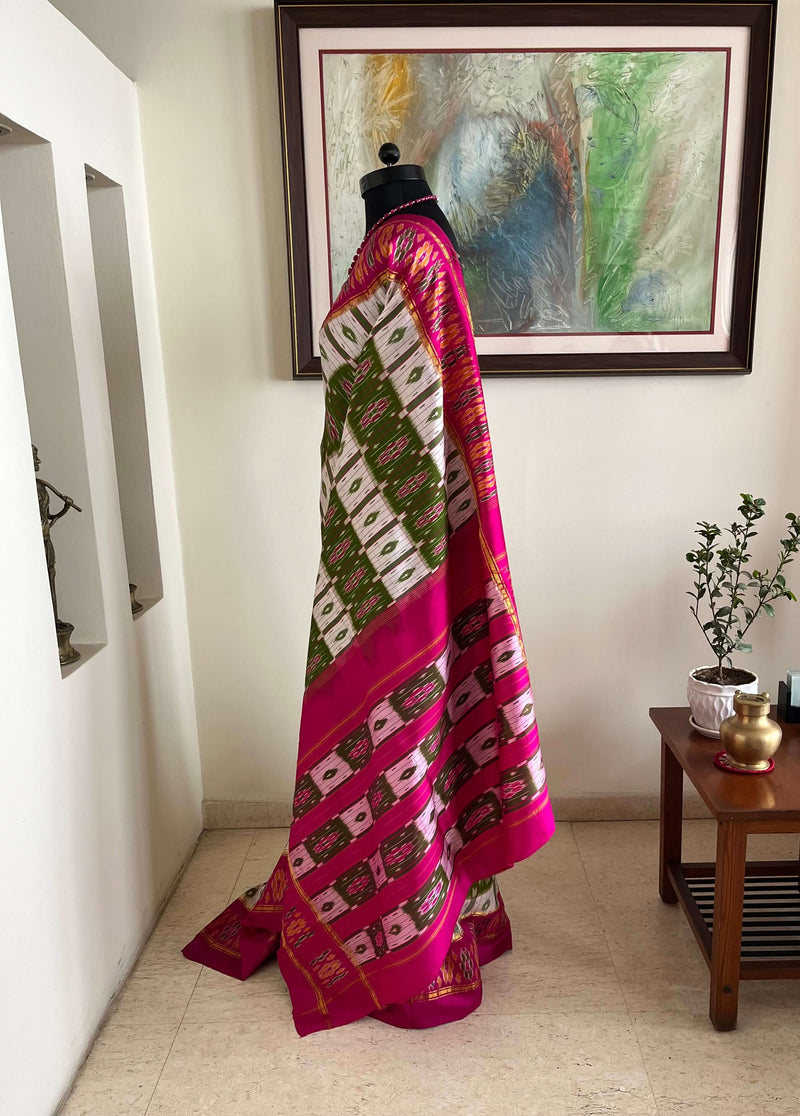 DHRUVI – WHITE PATOLA WITH ELEGANT FLORAL AND LEAF MOTIFS