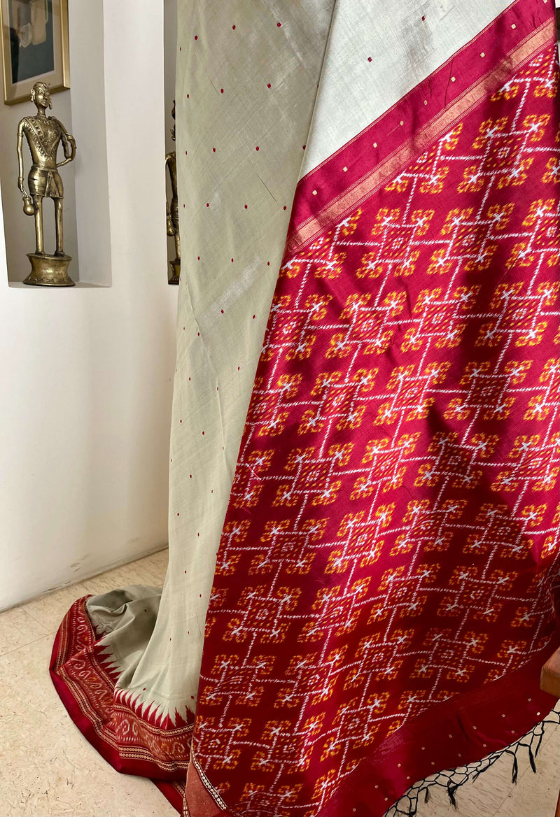 ASWITHA- NEVER WORN GRACEFUL, LIGHT GREY POCHAMPALLY SILK SAREE WITH MAROON IKAT