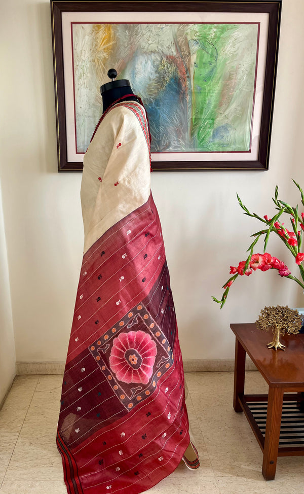 KANAKA – OFF WHITE TUSSAR WITH RUST AANCHAL AND FLORAL COLOR POP