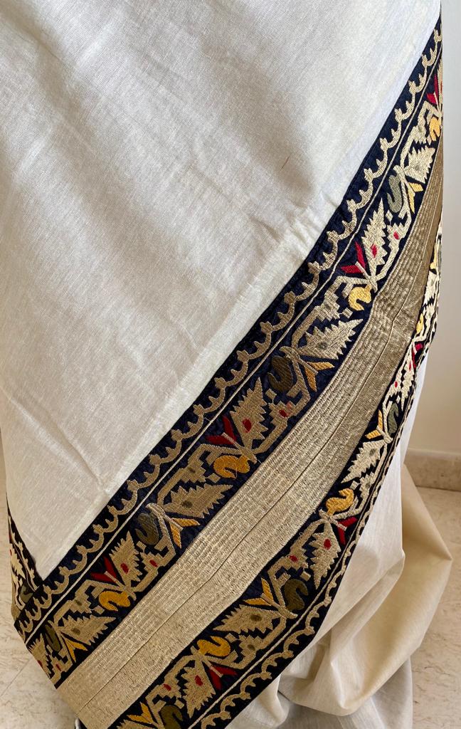BIANCA- AN OFFWHITE COTTON AND ZARI BLEND TISSUE SAREE WITH WOVEN BORDER AND AANCHAL IN CONTRAST COLOURS.