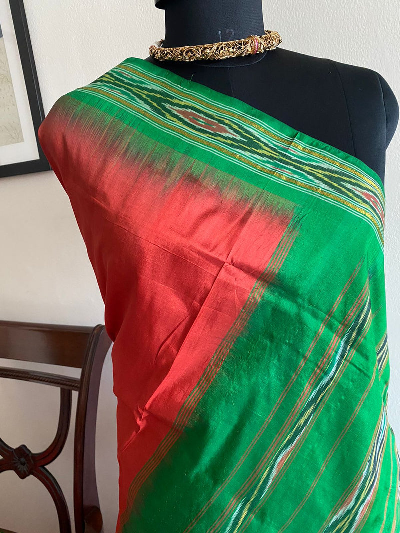 KHYATI- QUINTESSENTIAL POCHAMPALLY SAREE WITH A GREEN IKKAT BORDER AND AANCHAL
