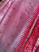 AARNA- ENCHANTING ELEGANCE OF PEACHISH PINK SILK SAREE WITH VIBFANT RED PATOLA IKKAT AANCHAL AND INTRICATE WOVEN BOOTIS